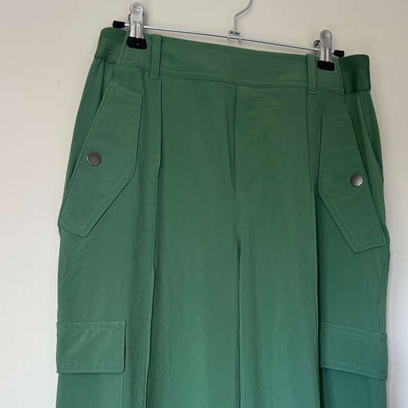 Athleta Highwaist Women's wide legs Green Cargo Pants size 2 - Picture 5 of 10
